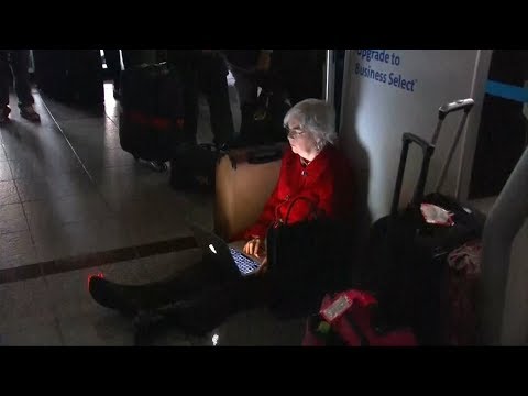 Power outage delays flights at Atlanta airport